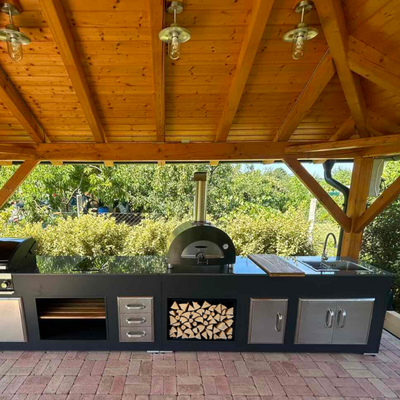 Grillandia Outdoor Kitchen with pizza oven in summer garden