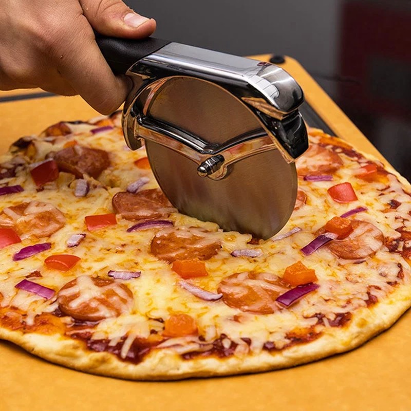 The Cotswold Cooking Company Deluxe Pizza Cutter