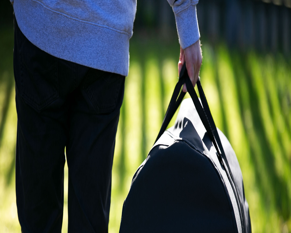 Igenus Minimo pizza oven carry cover lifestyle shot