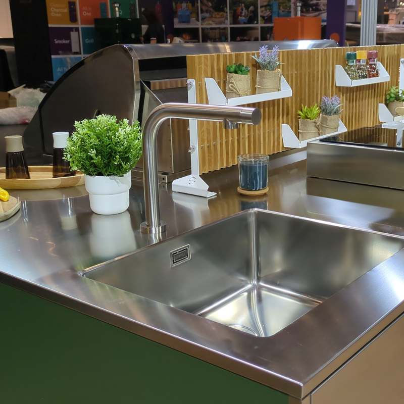 Lisa Outdoor Liberty Kitchen Island with Bar Stalls