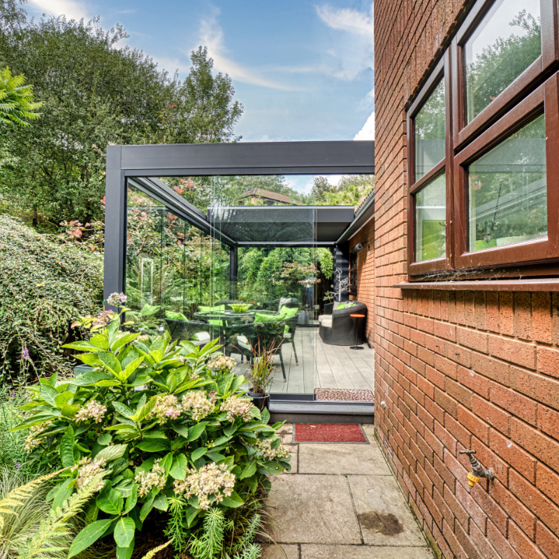 Deponti Pinela Motorised Aluminium Pergola with Adjustable Louvered Roof